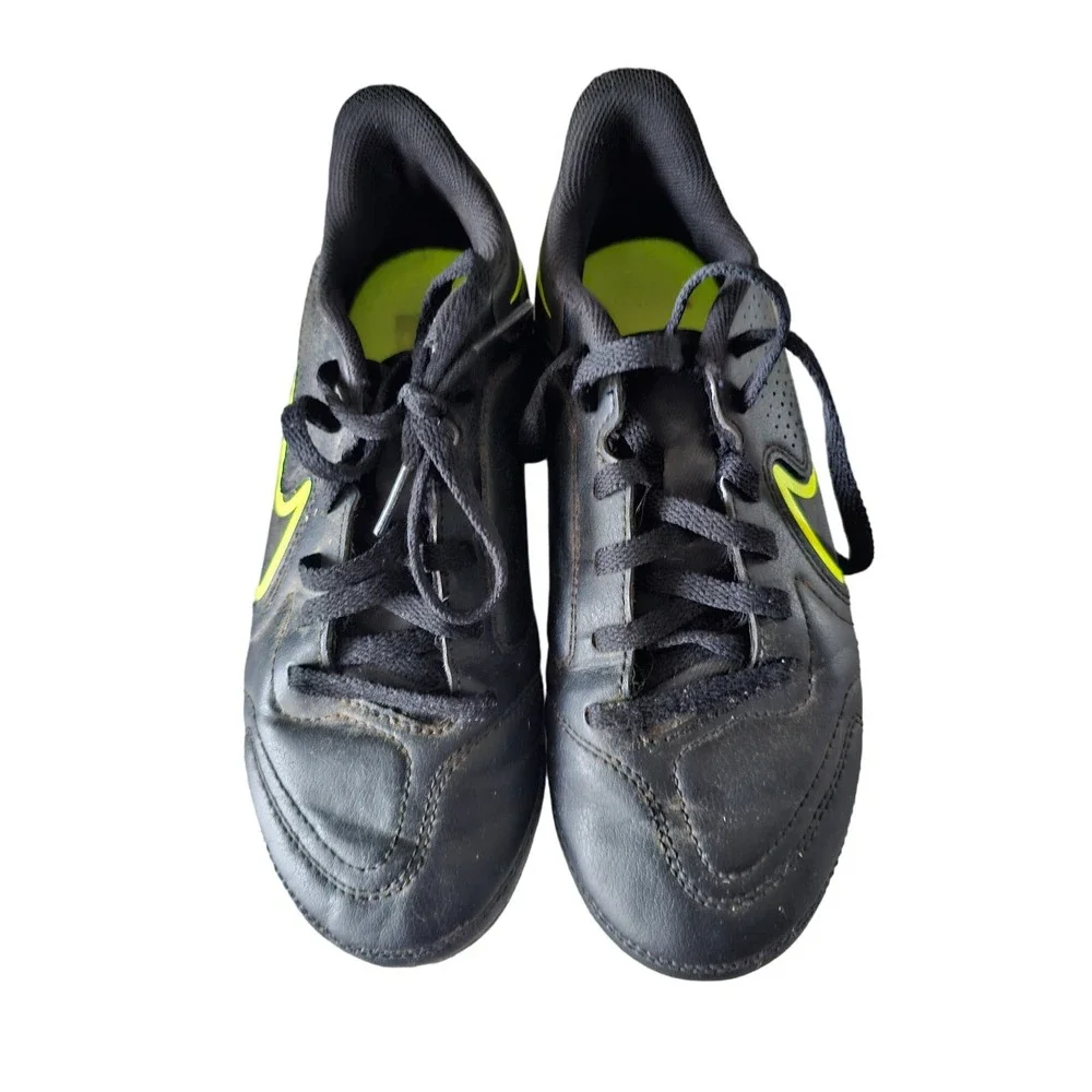 -Boys Nike Tiempo Soccer Cleats Sz 3.5‎